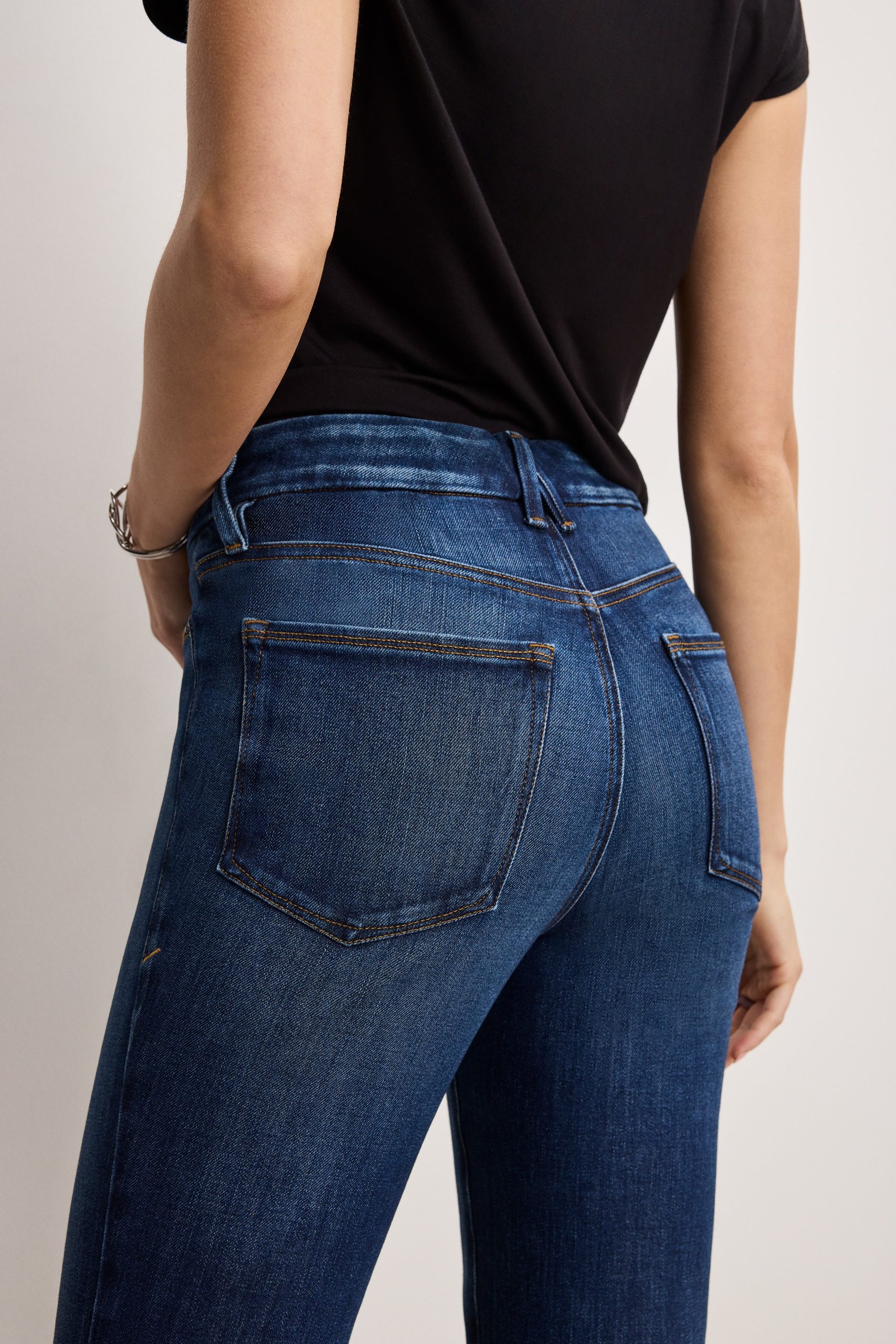SOFT TECH GOOD LEGS CROPPED MINI BOOT JEANS | INDIGO977 - Image 3