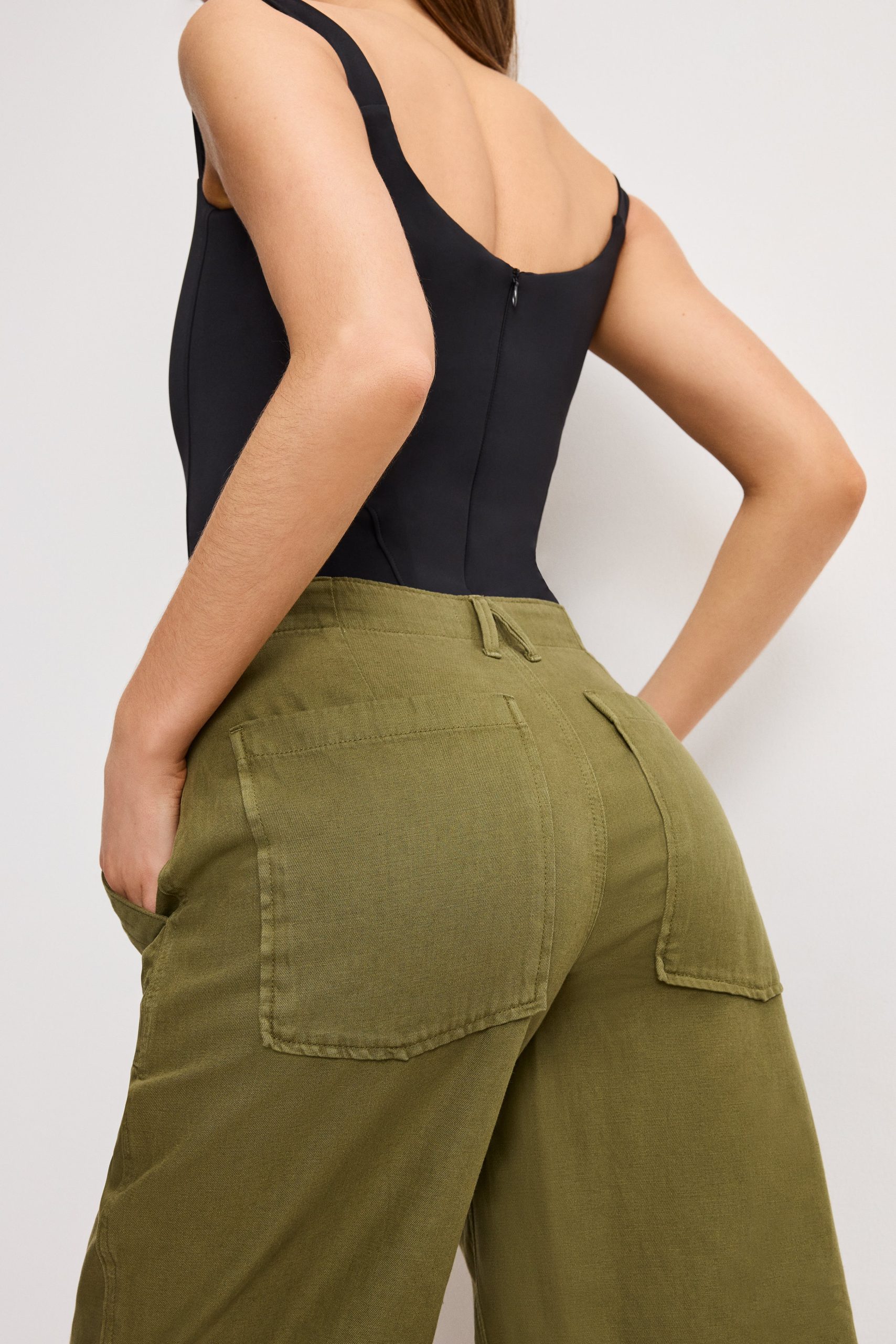 LITE LINEN BERMUDA SHORT | MARTINI OLIVE002 - Image 4