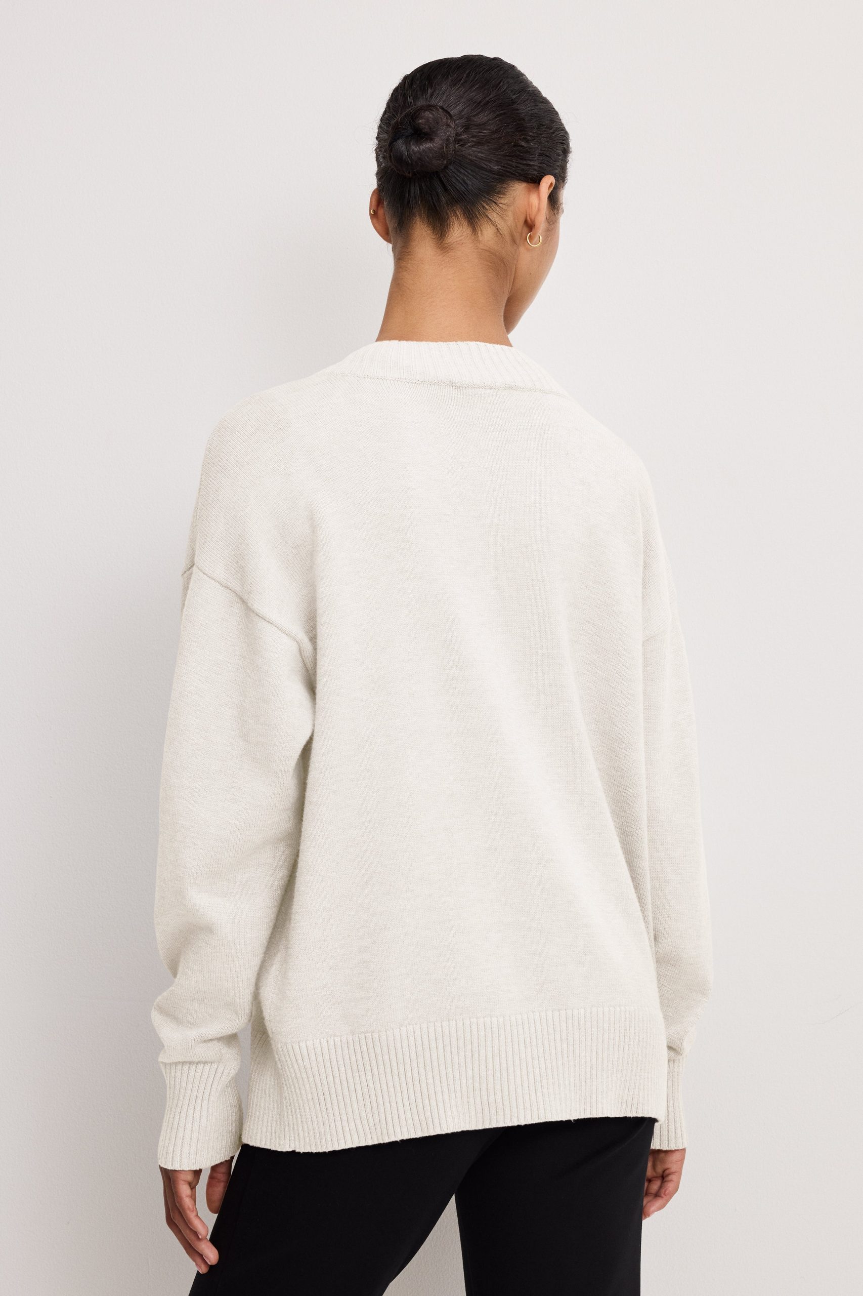 DEEP V KNIT SWEATER | VANILLA001 - Image 3