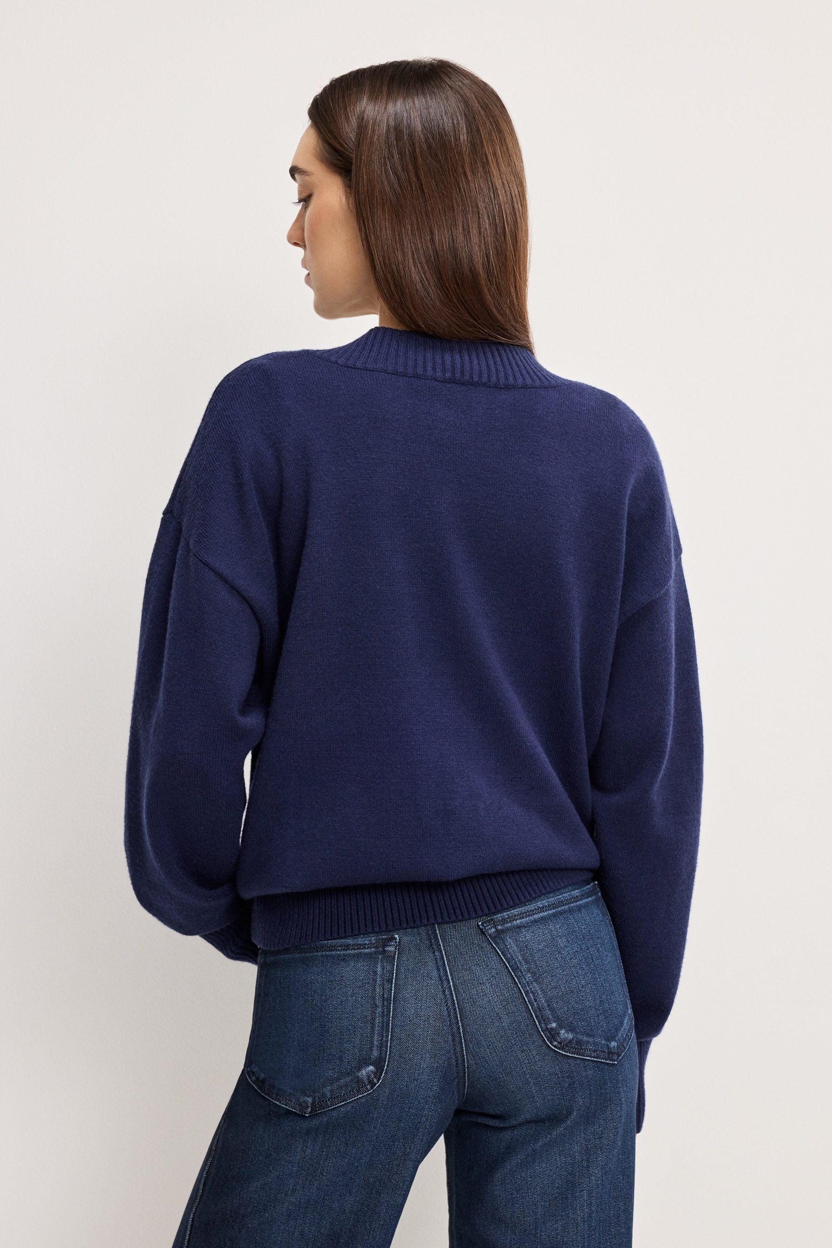 DEEP V KNIT SWEATER | HORIZON INK - Image 4