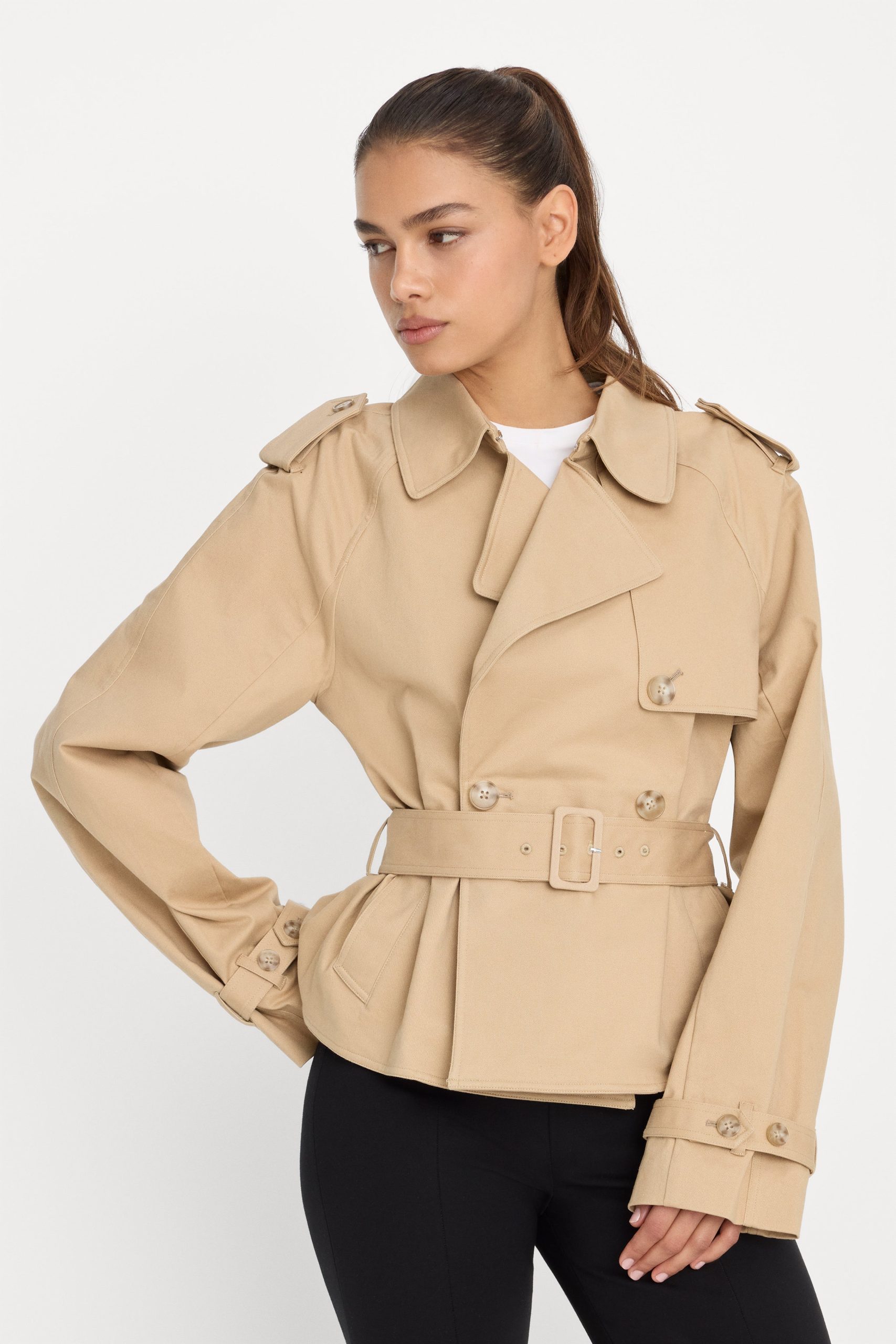THE CROPPED TRENCH JACKET | SANDY FAWN