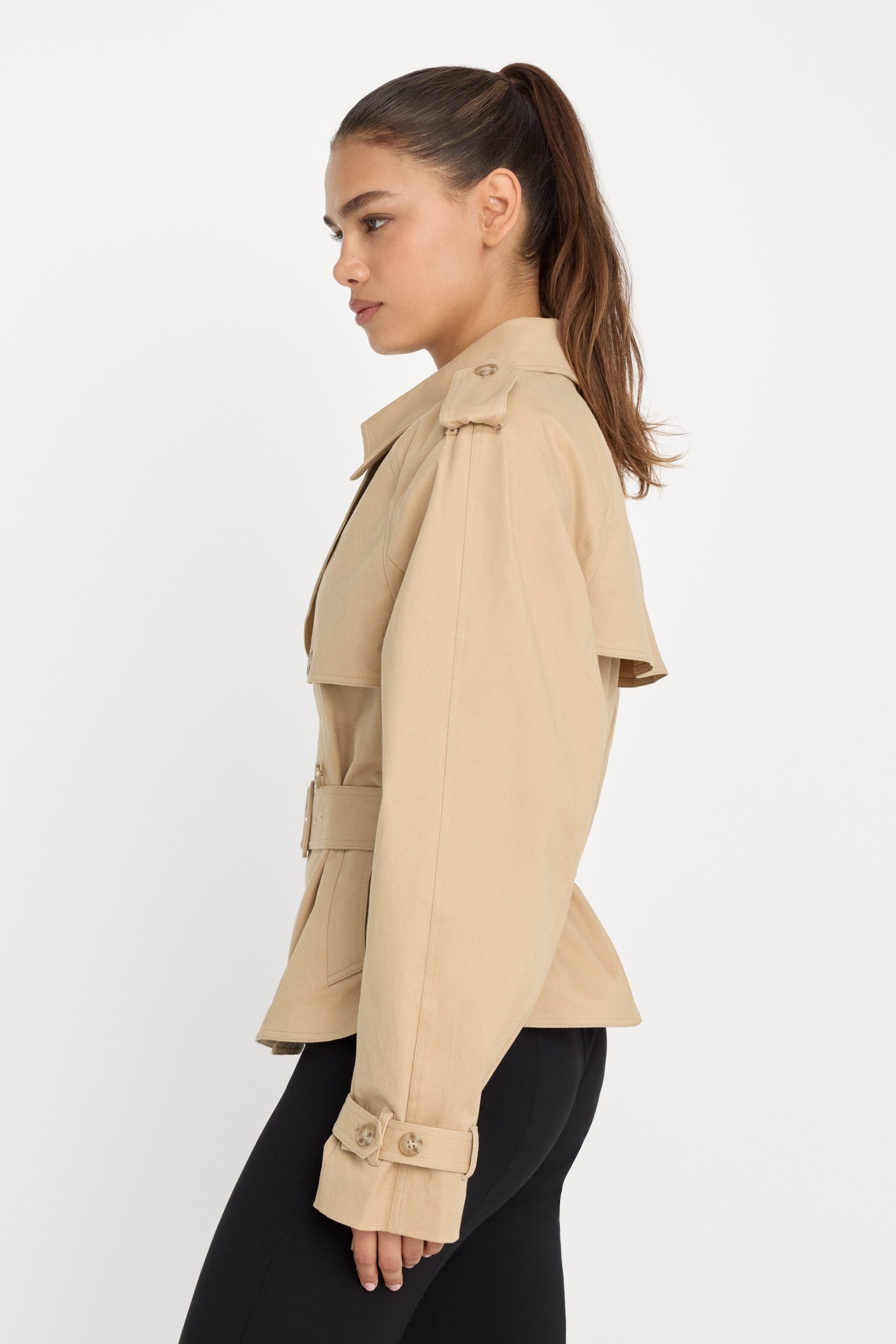 THE CROPPED TRENCH JACKET | SANDY FAWN - Image 4