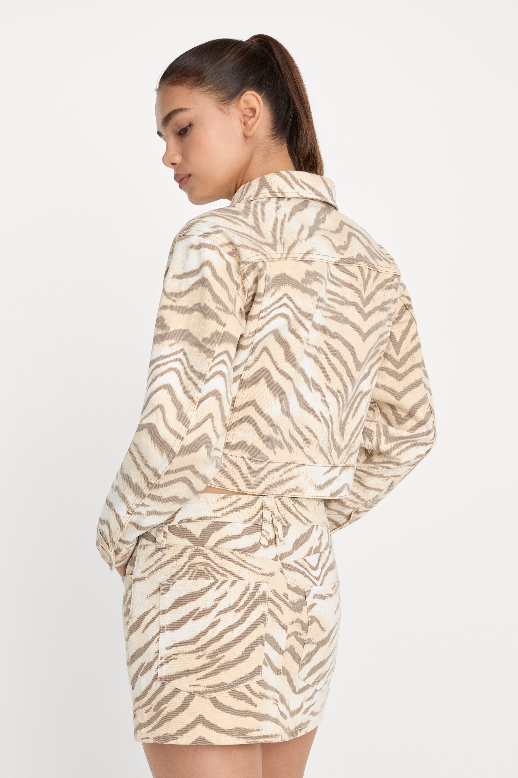 ESSENTIAL CROP DENIM JACKET | BROWN TIGER - Image 5