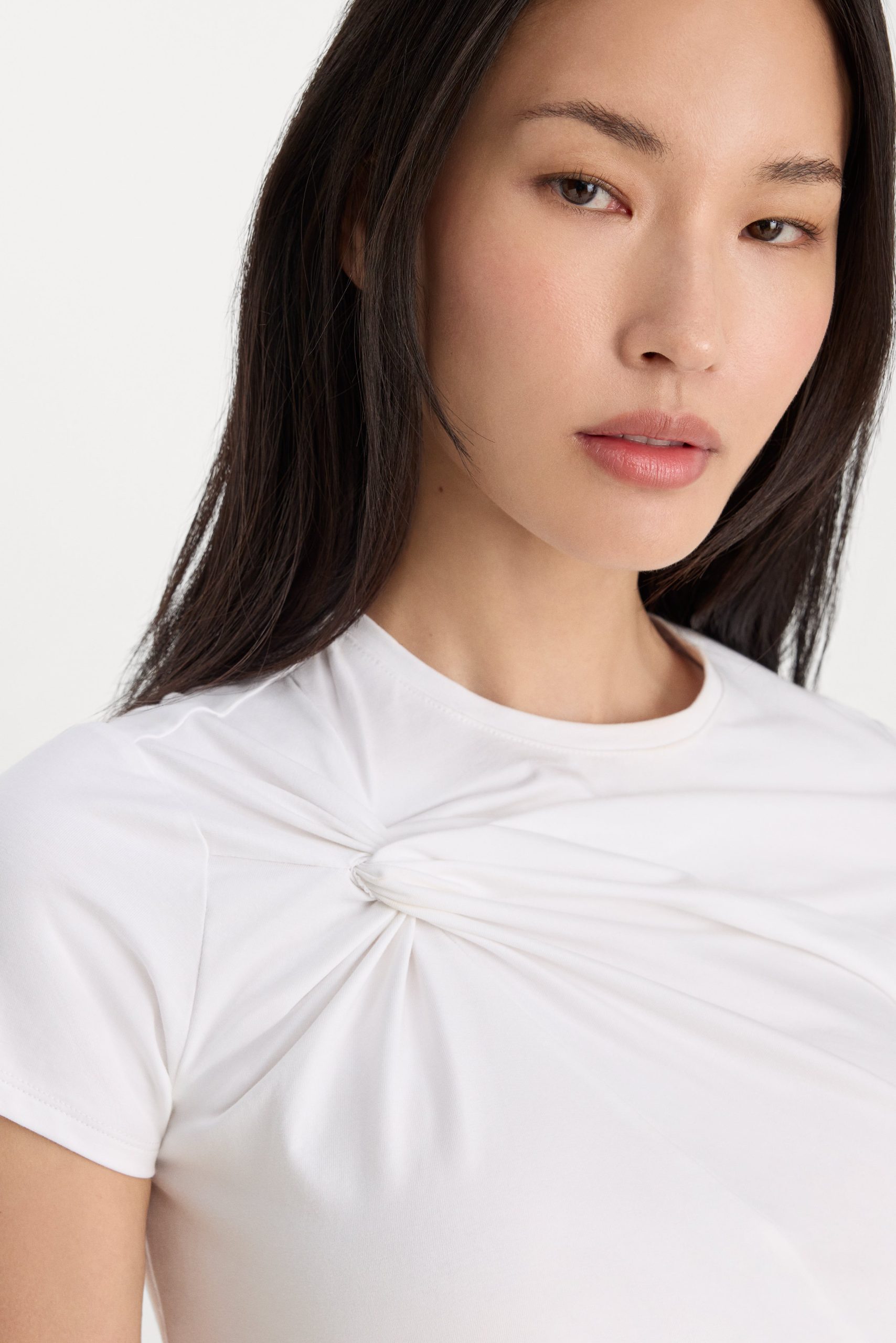 SUPER STRETCH TWIST TEE | WHITE001 - Image 2