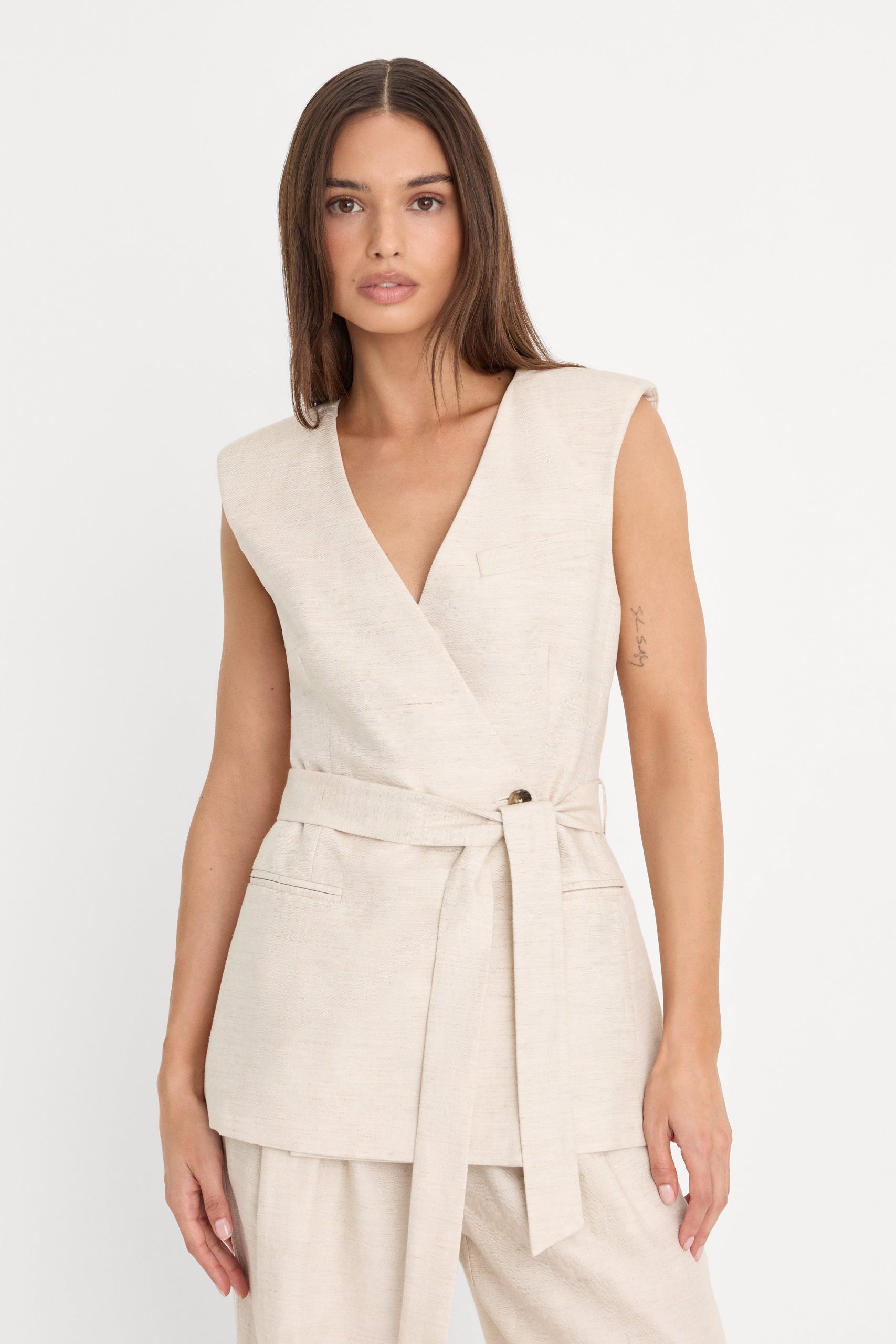 LINEN SLEEVELESS BELTED VEST | OAT