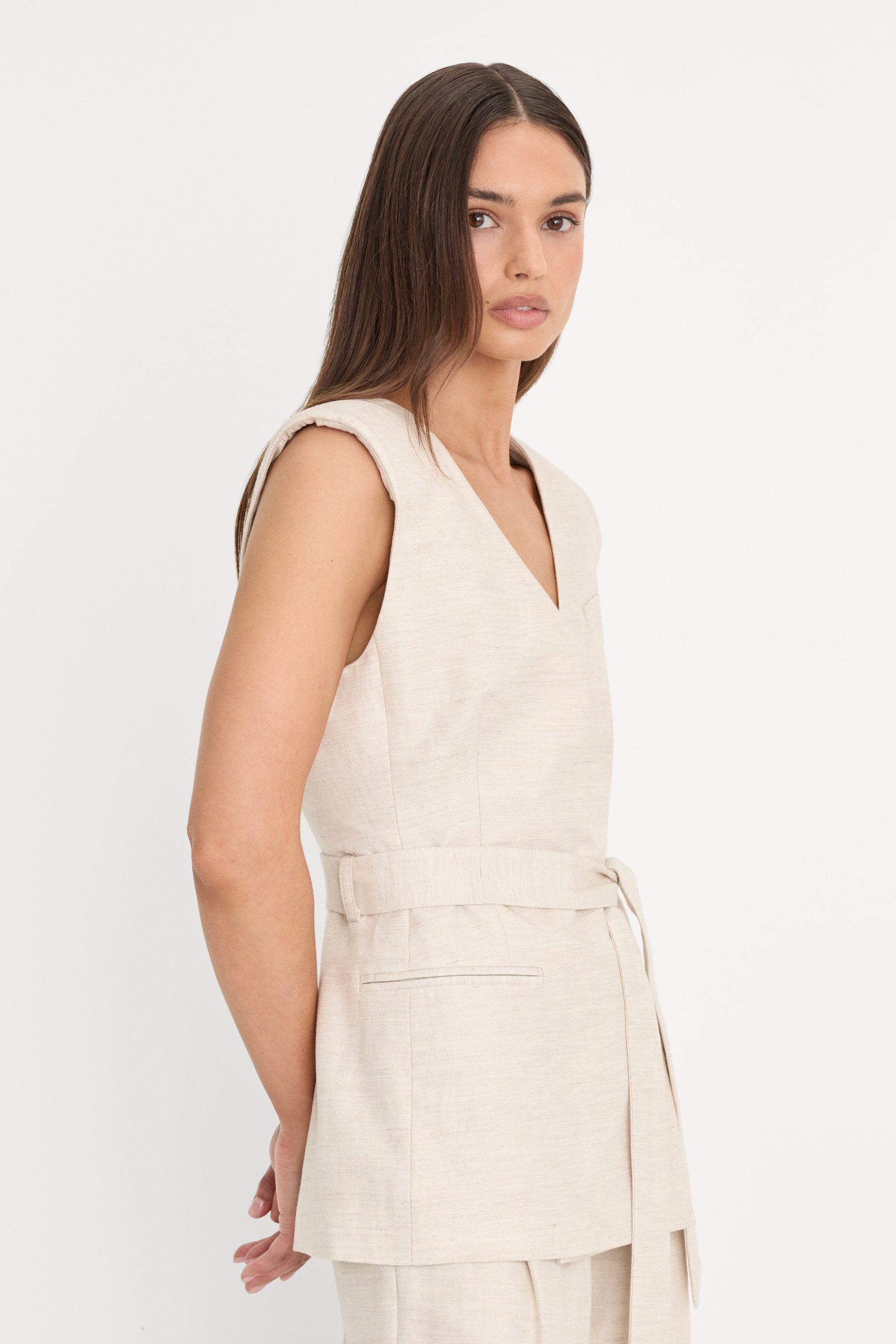 LINEN SLEEVELESS BELTED VEST | OAT - Image 2