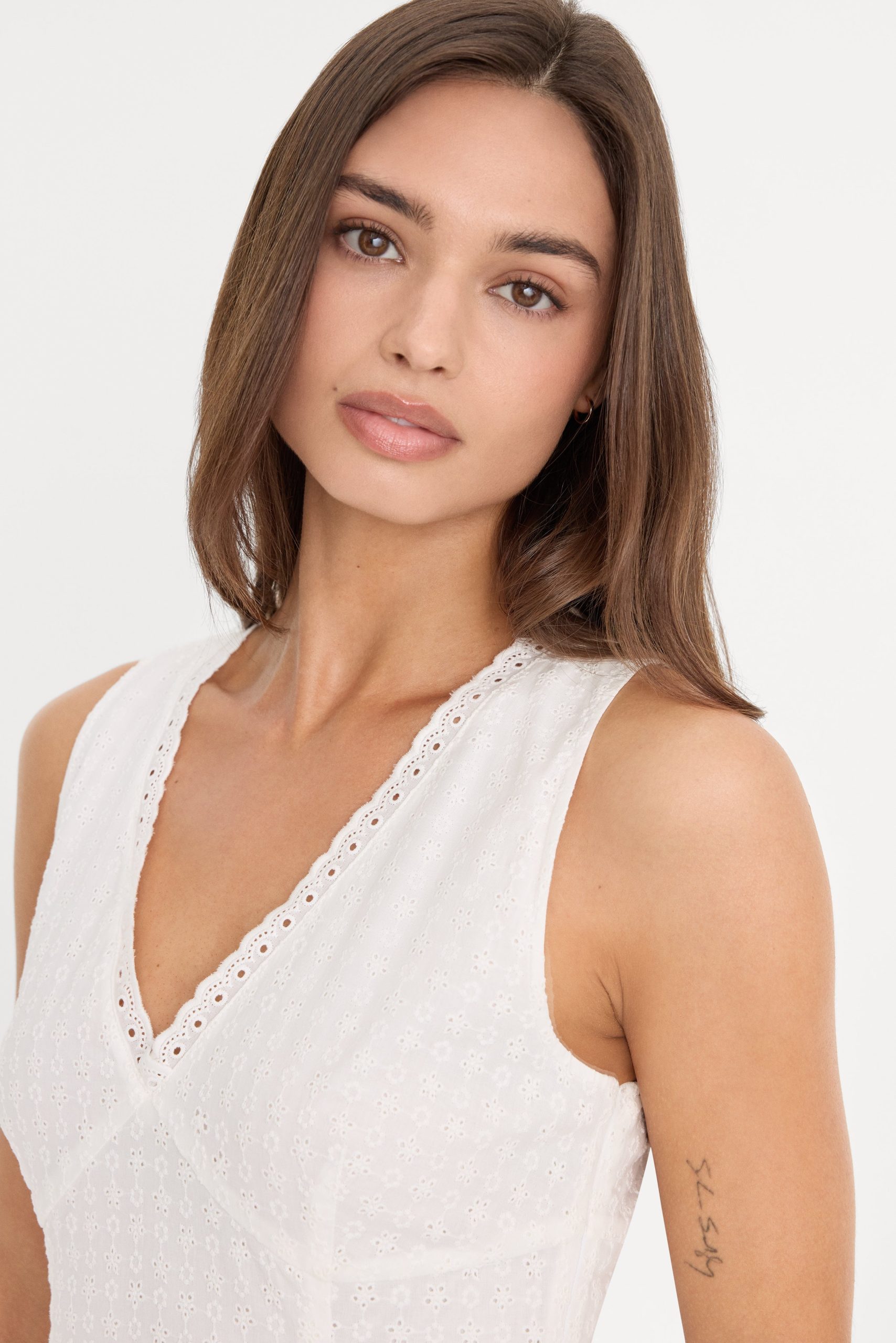THE EYELET MINI DRESS | WHITE001 - Image 4