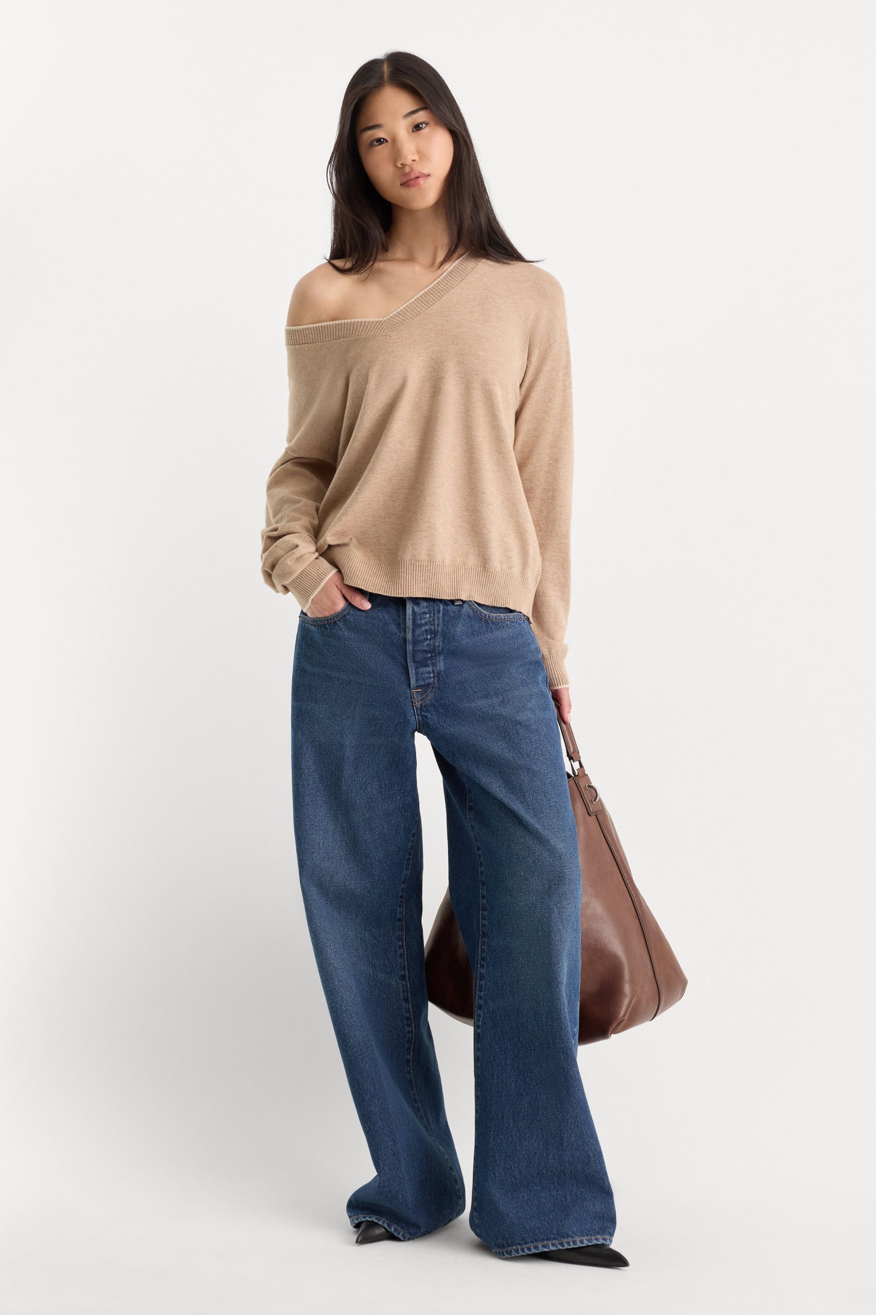 THE COZY V NECK SWEATER | DUNE MIST - Image 4