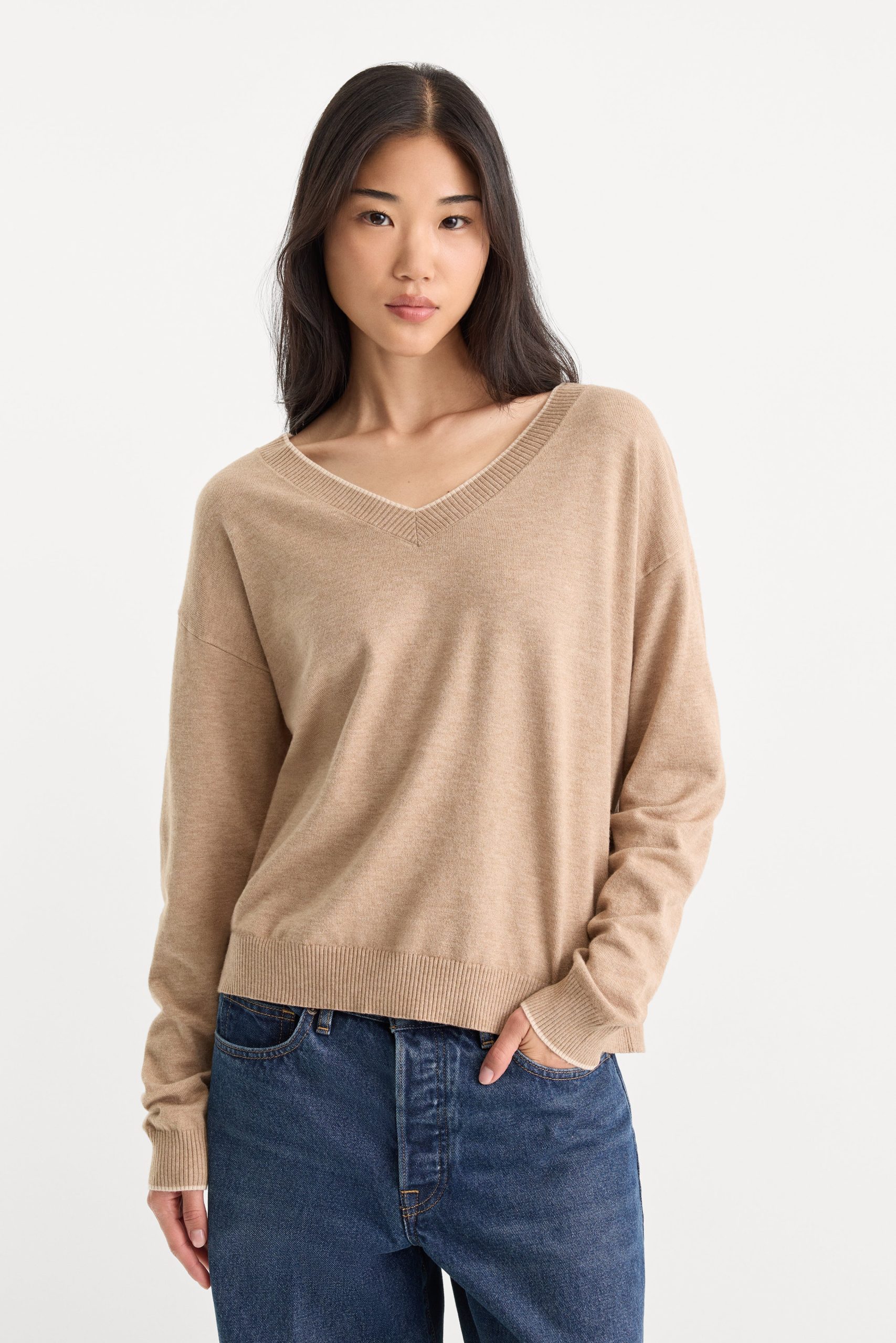 THE COZY V NECK SWEATER | DUNE MIST - Image 2