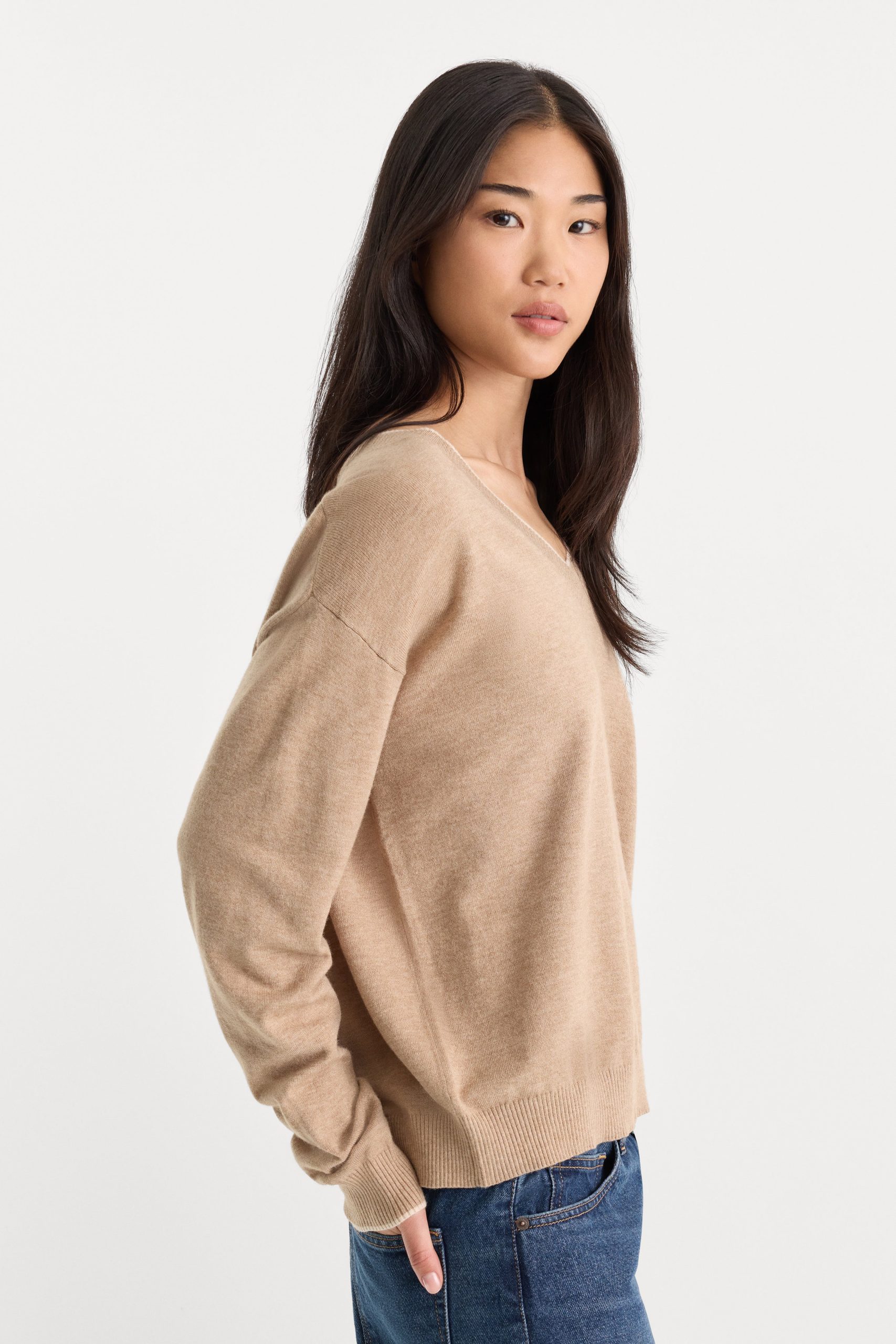 THE COZY V NECK SWEATER | DUNE MIST - Image 3
