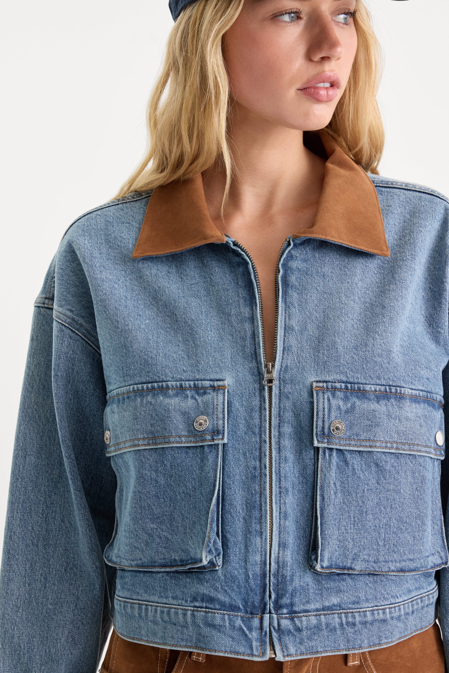 THE DENIM SWING CROPPED JACKET | AMBER - Image 2