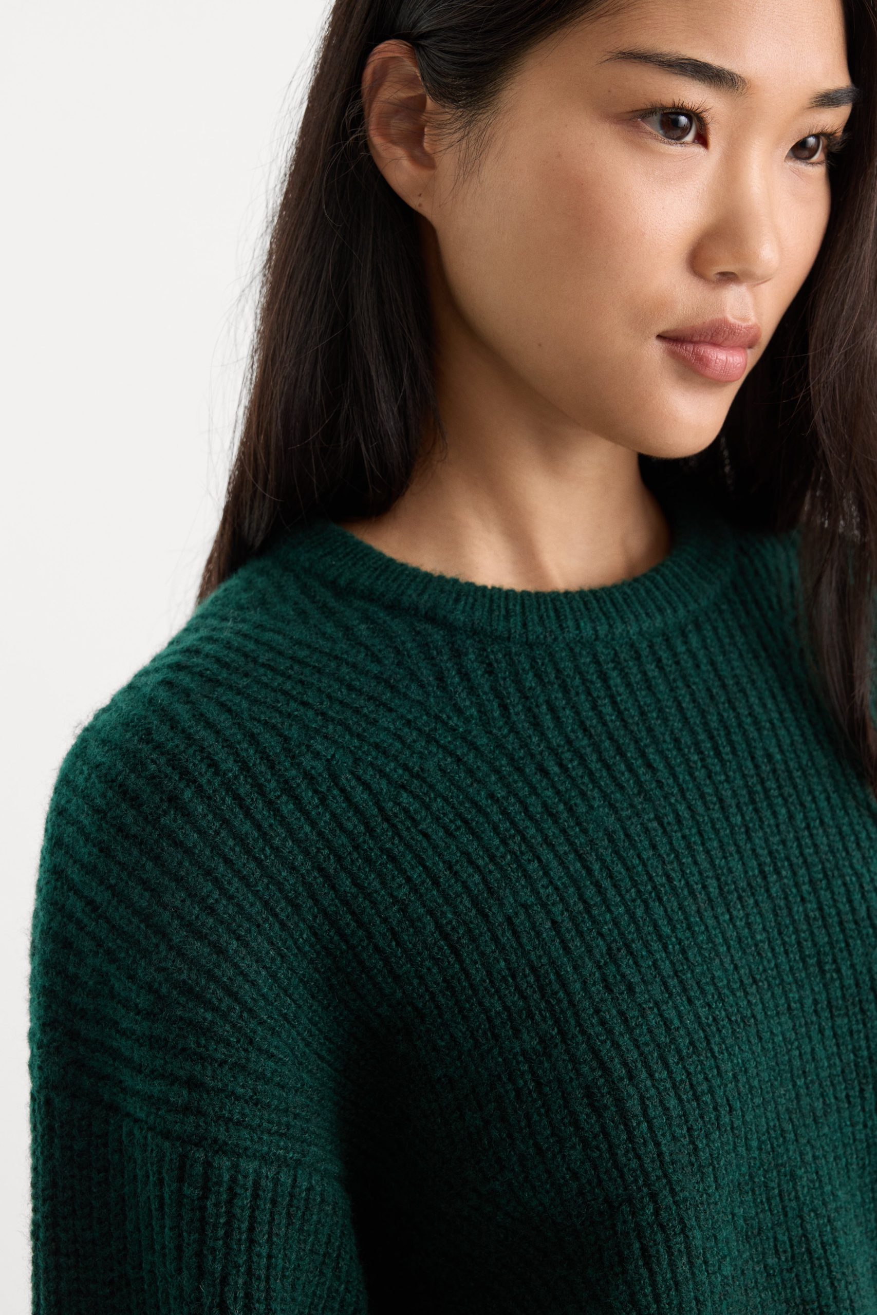 THE CHUNKY KNIT SWEATER | FOREST GREEN - Image 2