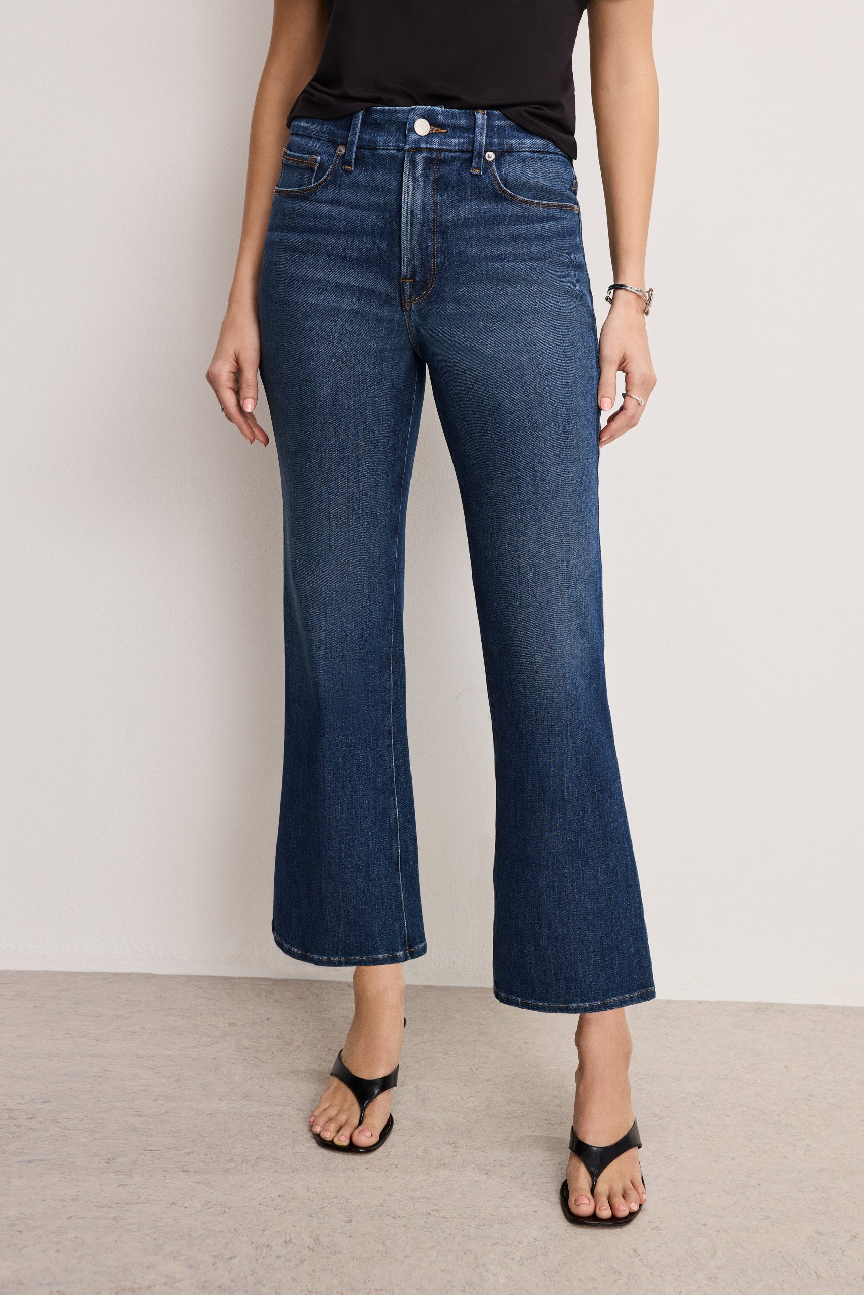 SOFT TECH GOOD LEGS CROPPED MINI BOOT JEANS | INDIGO977